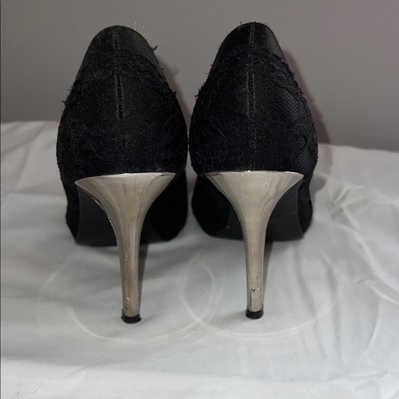 Charlotte Russe Metallic Gray Heels with Floral Design - Picture 4 of 7